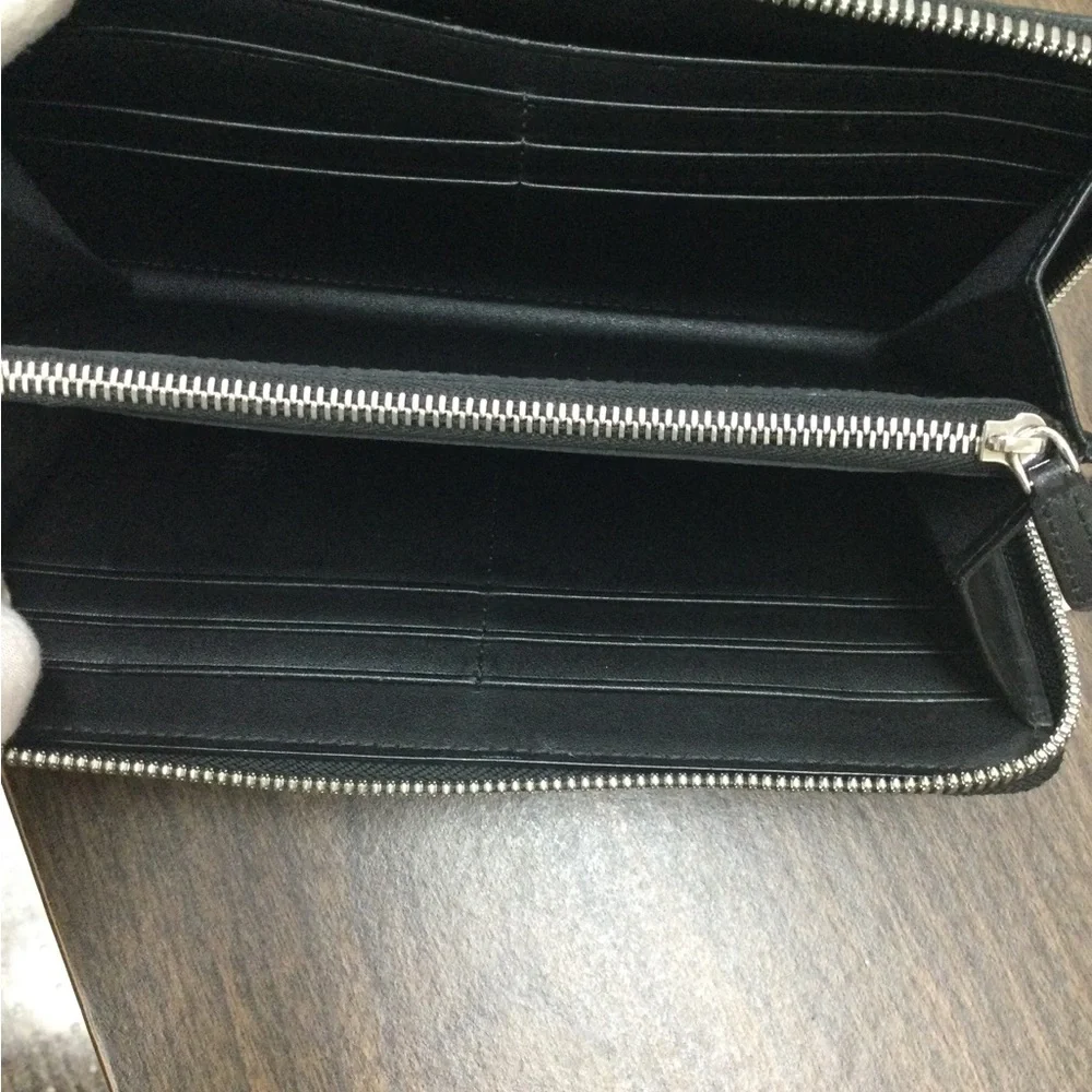 GUC MCM Men's Black Zip-Around Leather Wallet